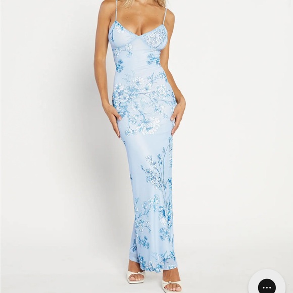 Tigermist Julianna Maxi Dress in Blue Ceramic Floral Print - Picture 2 of 4
